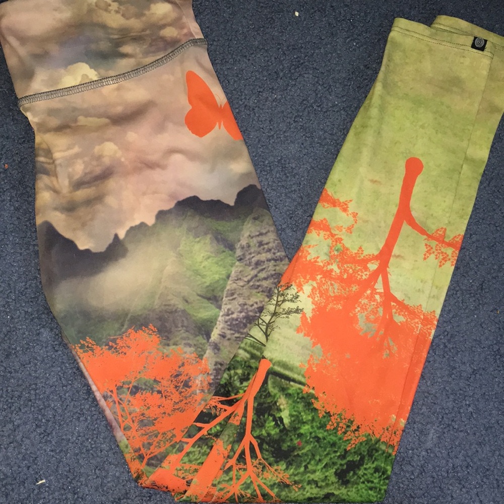 Super cute forest patterned leggings